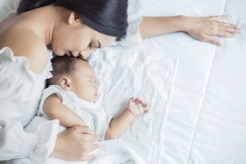Mengetahui cara menidurkan bayi akan memberikan waktu bagi Ibu untuk istirahat.