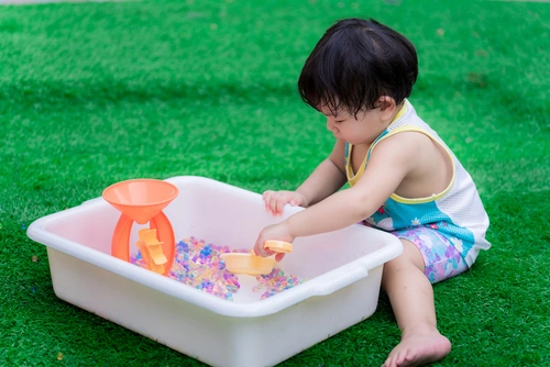 sensory play mudah untuk bayi