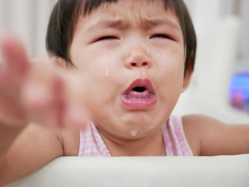 Bayi menangis karena batuk