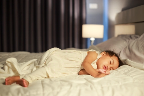 Bayi diajarkan sleep training